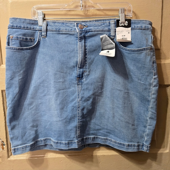 Lee Midrise Tide Regular Fit Denim Skort NWT Size: 20 M - Picture 1 of 4